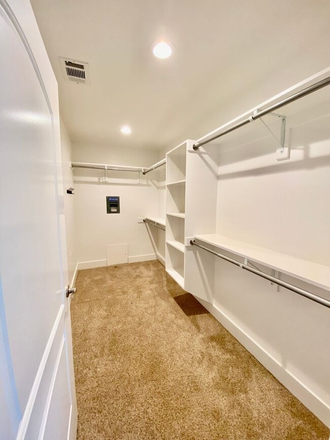 Building Photo - Magnificent Views – 2 Bed, 1 Bath Gem – A ...