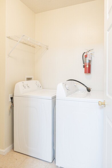 Building Photo - 6596 Swissco Dr