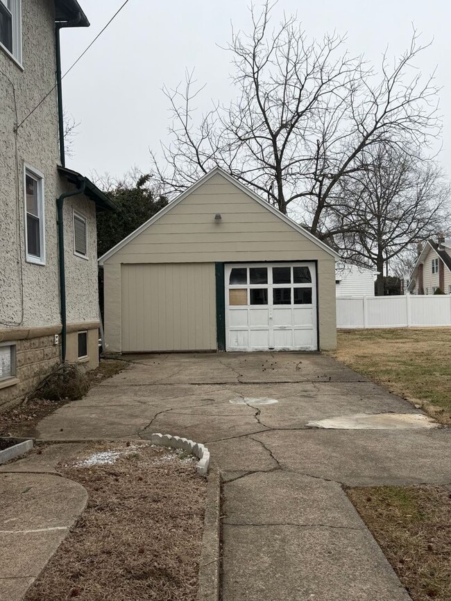 Building Photo - 1010 Chestnut St