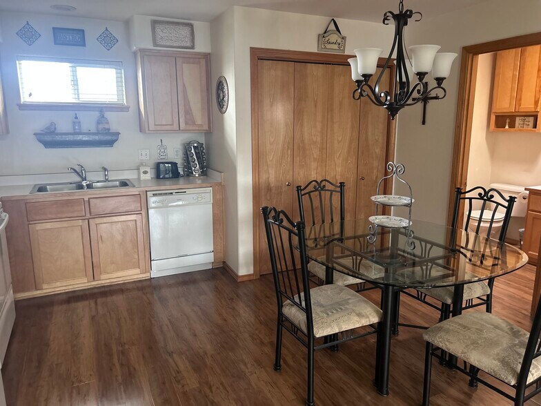 Building Photo - 1836 NE Fairview Ave