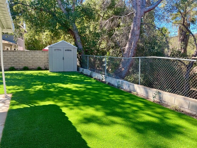 Building Photo - 6069 Lake Nadine Pl