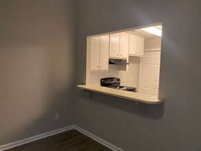 Building Photo - Cozy 2 bedroom and 1 bath duplex