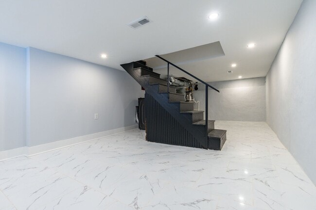 Building Photo - Newly Renovated 2-Bedroom 1-Bathroom Home in Port Richmond Available Now!