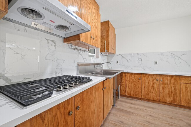 Building Photo - 7950 Longridge Dr