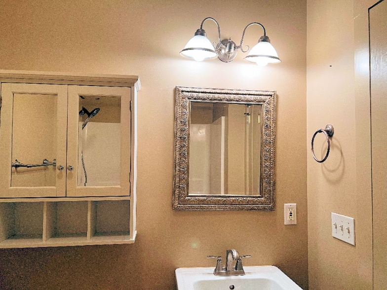 Building Photo - 205 Wellington St