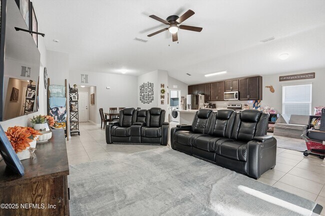 Building Photo - 12581 Creekside Mnr Dr