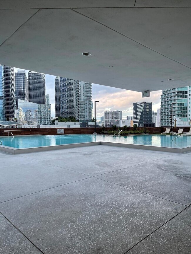 Building Photo - 350 S Miami Ave