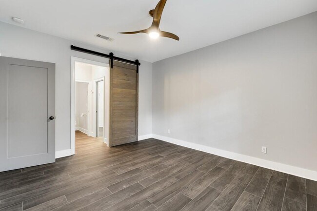 Building Photo - 240 Renaissance Pkwy NE