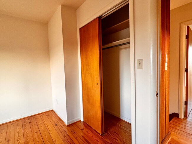 Building Photo - 2442 Red Hill Rd