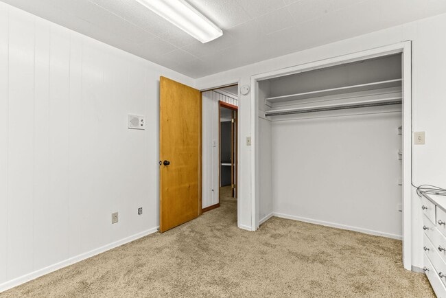 Building Photo - 9877 SE 33rd Ave