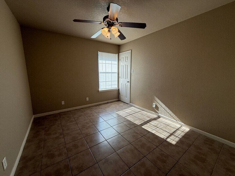 Building Photo - 1306 Powder River Dr