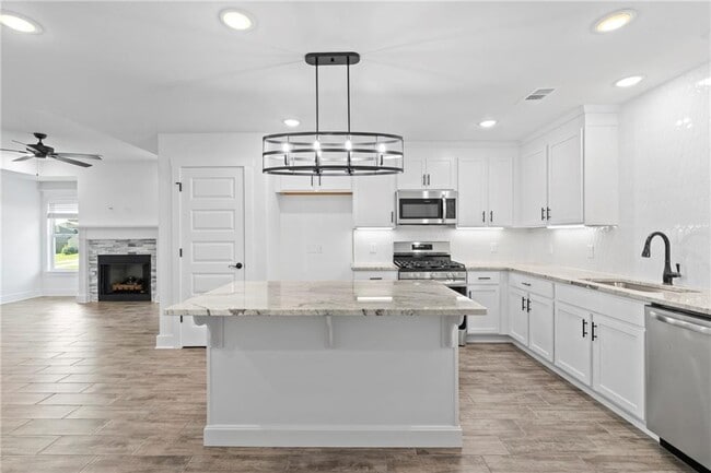 Building Photo - 4206 SW Adams Rd