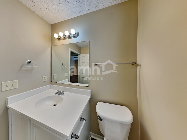 Building Photo - 7794 Birch Creek Dr