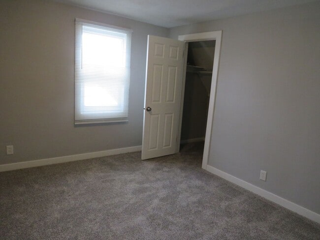 Building Photo - New listing 3 Bedroom Home!!