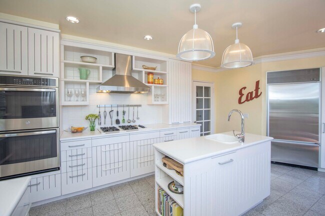 Building Photo - Gated 4bd/3ba Kentfield Home