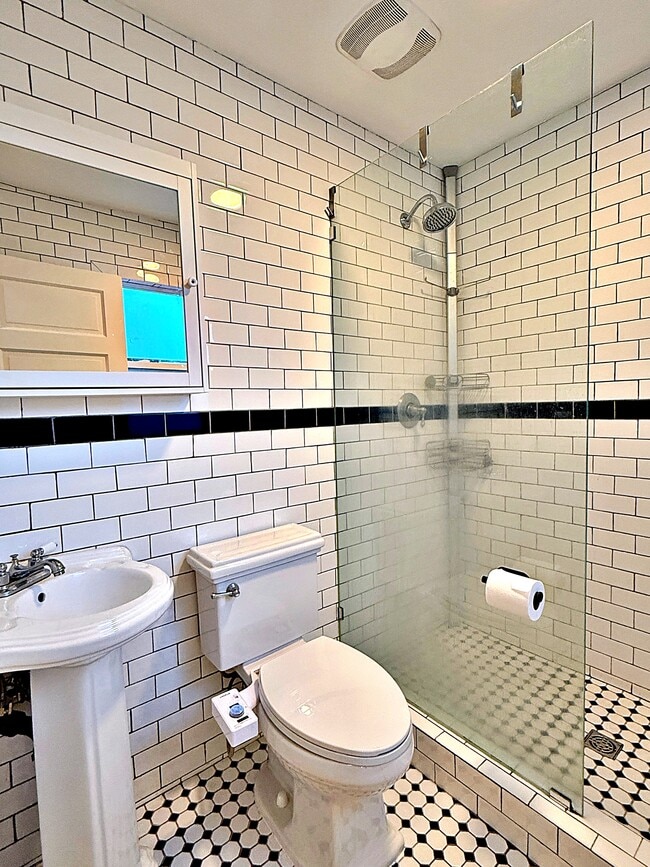 Building Photo - 3628 SE 49th Ave