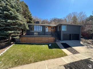 Building Photo - 552 Chelsea Dr