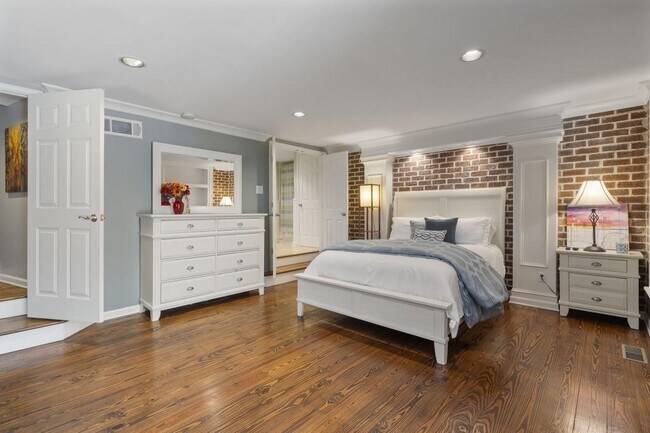 Building Photo - 97 Huntington Rd NE