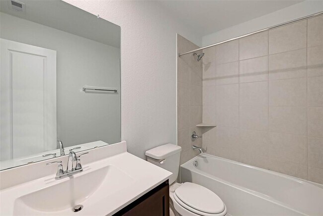 Building Photo - 939 Summer Vlg Wy