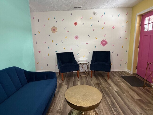 Building Photo - This Home is available NOW, cannot be held