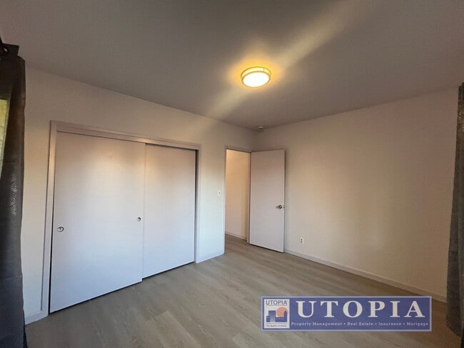 Building Photo - RENT SPECIAL: $500 off first months rent if lease is signed by end of March!! Newly Renovated Coz...
