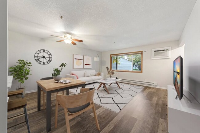 Building Photo - 2100 Ridge Dr