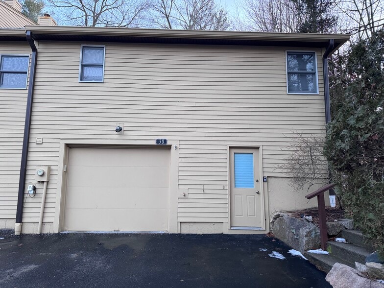 Building Photo - 30 E Bluff Rd