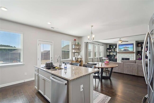 Building Photo - 3605 Broadwick Ln