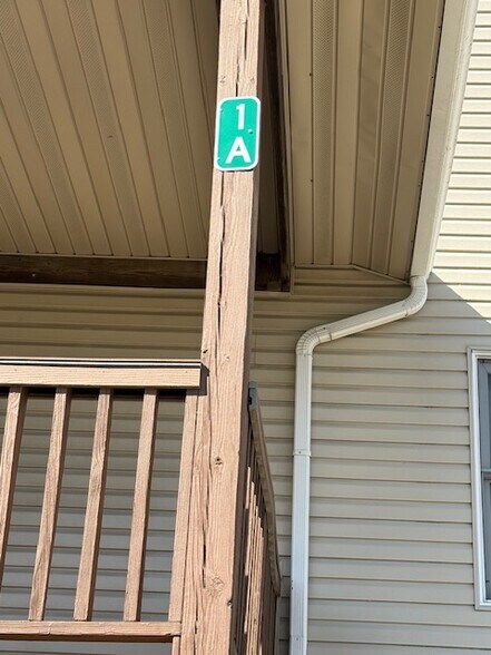 Building Photo - 5267 Center Rd