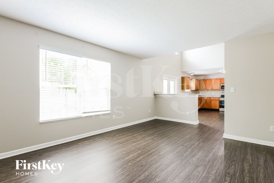 Building Photo - 7025 Village Oaks Dr
