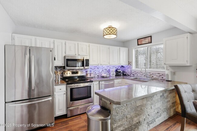 Building Photo - 1379 Winding Way