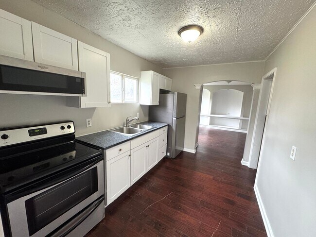 Building Photo - Near Eastside 3 Bedroom 1 Bath