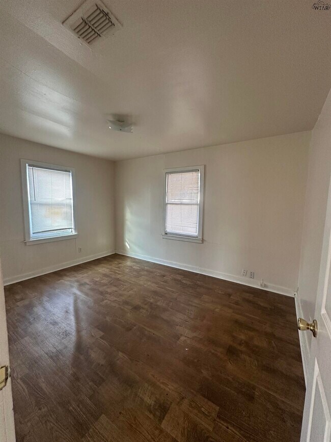 Building Photo - 3013 Lebanon Rd