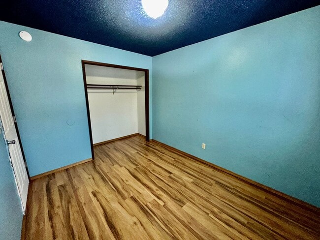 Building Photo - LIFE IS BETTER AT THE LAKE!