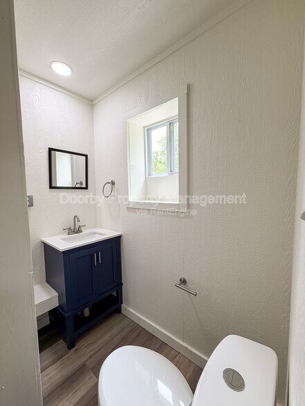 Building Photo - 5640 US-41