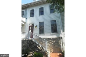 Building Photo - 1308 N Danville St