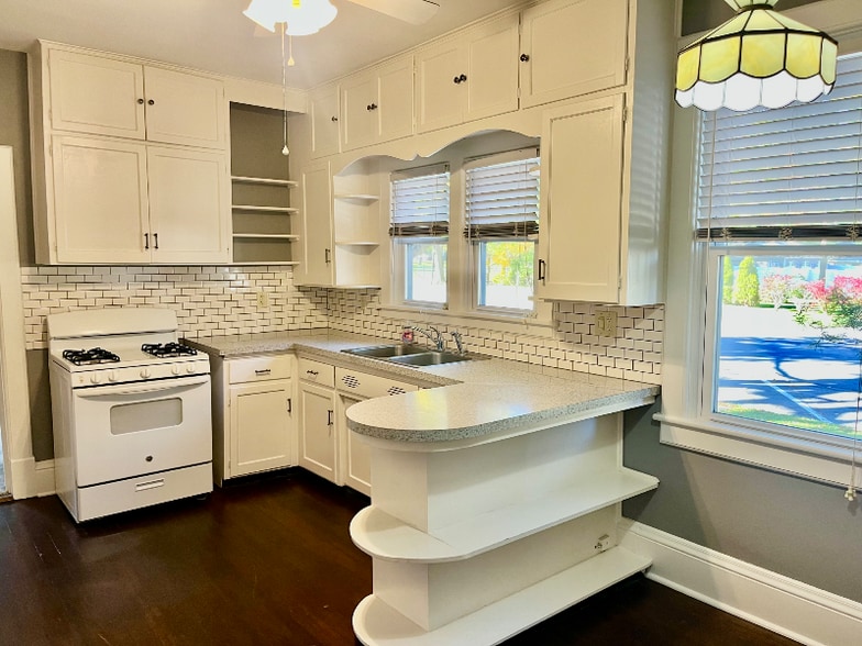 Primary Photo - 122 N 4th St