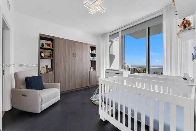 Building Photo - 200 Biscayne Blvd Way