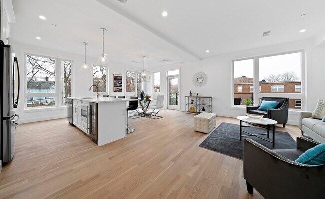 Primary Photo - 1169 Adams St