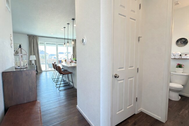 Building Photo - 965 N Waterloo Ct