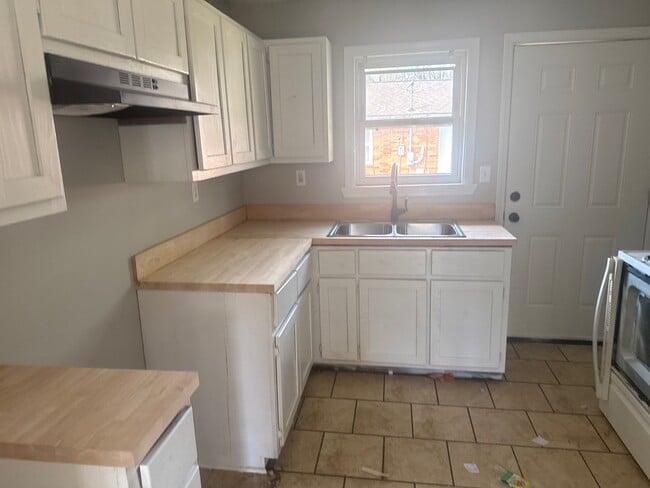 Building Photo - 813 Scott St