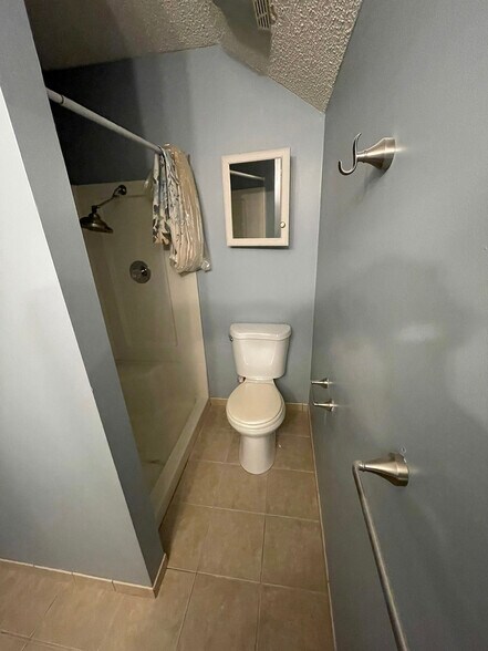Upstairs 3/4 bath - 504 Arrowhead Dr