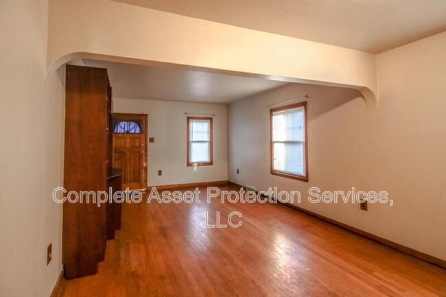 Building Photo - 7540 Van Buren Ave