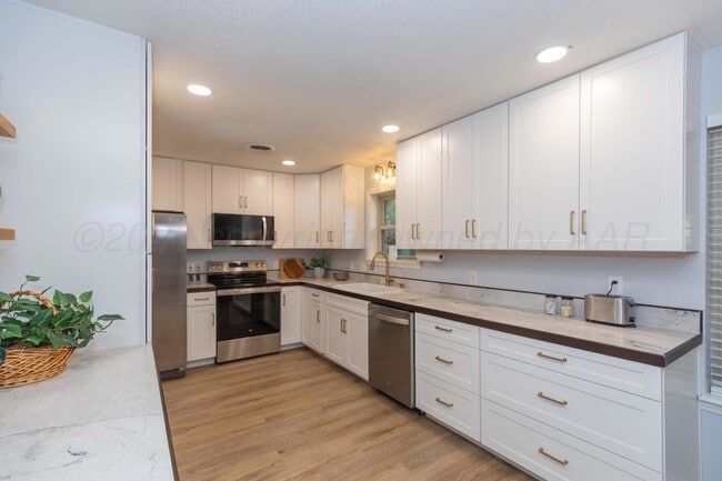 Building Photo - 3301 Palmetto Trail