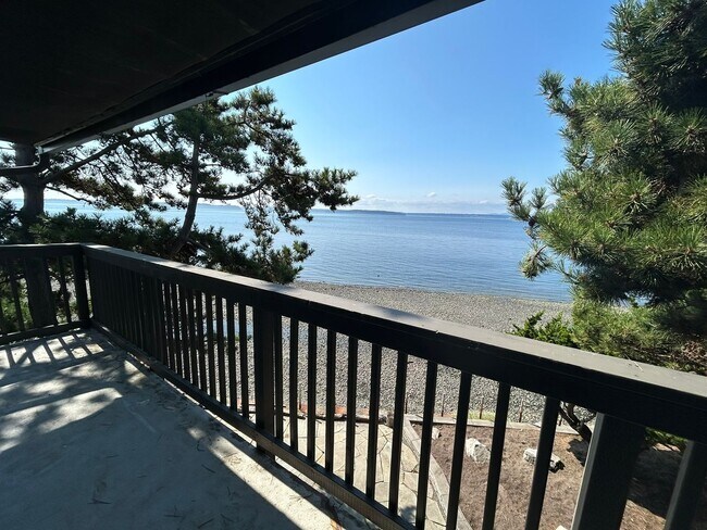 Building Photo - 2 Bedrooms on the Beach, W/D in Unit, Incr...