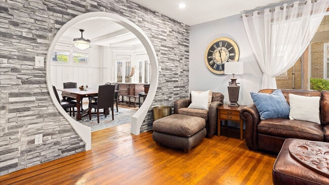 Building Photo - 27 S Oakland Ave