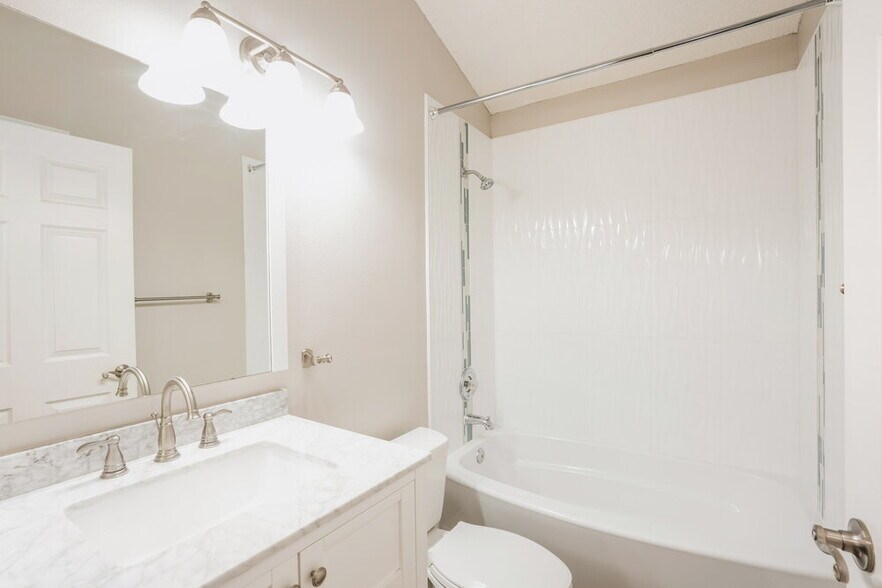 Building Photo - 2308 Kenwick Dr