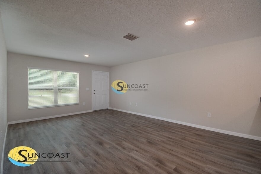 Building Photo - 2077 NE 78th Ln