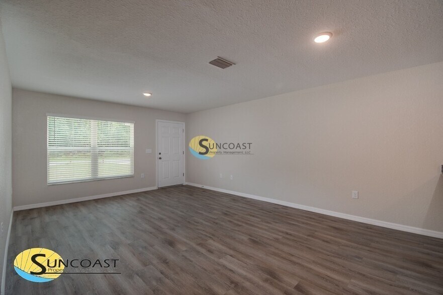 Building Photo - 9337 N Mendoza Way