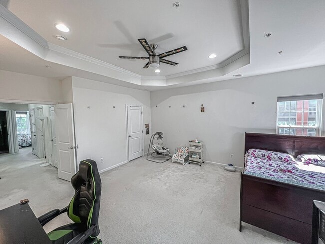 Building Photo - Stunning and Spacious 3 Bed, 2.5 Bath End-...